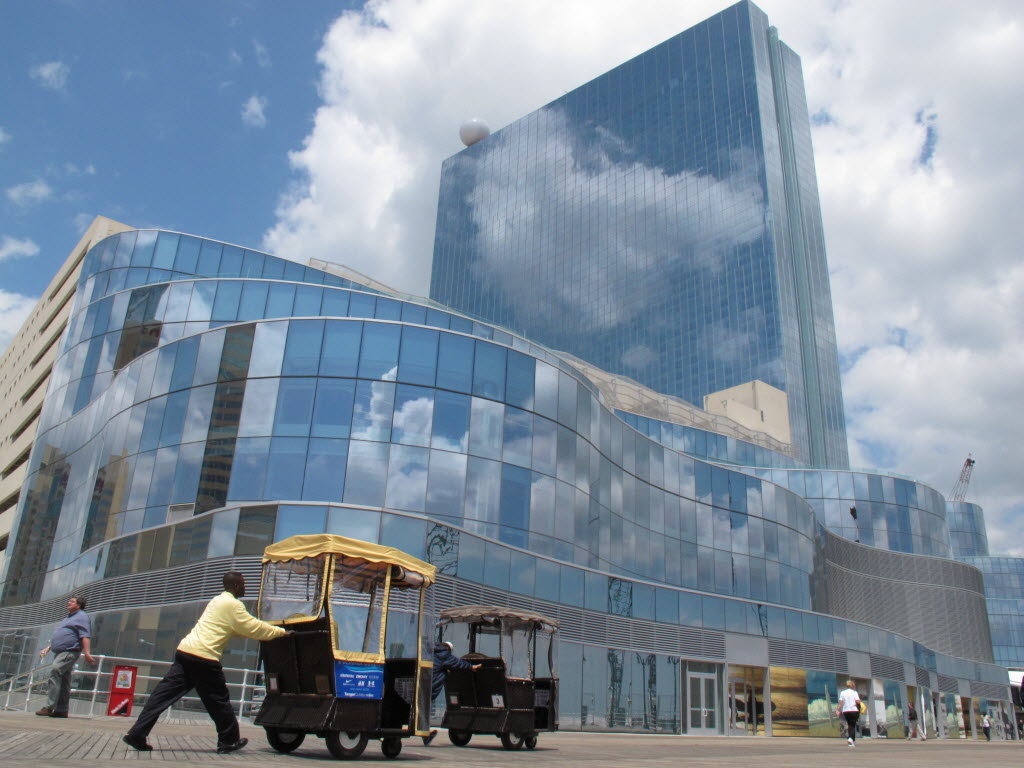 Casino Revel ở thành phố Atlantic, Mỹ được xây dựng với mục đích là khu nghỉ mát sang trọng, trở thành sòng bạc hút khách của thành phố Atlentic và tiêu tốn hết <abbr class=