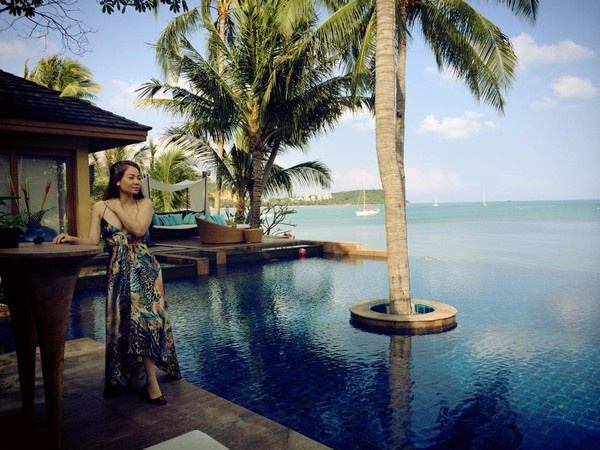 Nữ ca sĩ Thu Minh cũng là ngôi sao thường xuyên đi du lịch. Trong số những nơi cô đặt chân đến có hòn đảo Koh Samui ở Thái Lan nhân dịp đầu xuân 2014. 