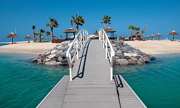 World Islands sẽ bao gồm 300 hòn đảo bằng cát và nạo vét, bắt đầu được xây dựng vào năm 2003. Tuy nhiên cuộc khủng hoảng tài chính thế giới khiến dự án có vốn <abbr class=