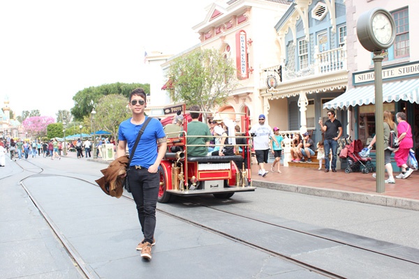 Tháng 3 đầu năm nay, nhóm nhạc nam The Men của Lê Hoàng và Tiến Dũng có chuyến lưu diễn dài ngày ở Mỹ nhân dịp phát hành album mới. 