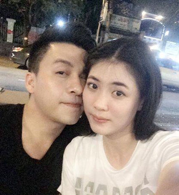  Đầu tháng 8 vừa rồi, Lan Anh bất ngờ lên tiếng qua một bài phỏng vấn. Cô chia sẻ về tin đồn cướp bạn trai cũng như nói về cuộc tình với Tiến Dũng. Khi đề cập về việc yêu một người đào hoa,  bà mẹ 1 con cho biết cô đang hạnh phúc và đã thay đổi được Tiến Dũng. “Tôi không biết lúc trước anh Dũng như thế nào với những người cũ nhưng đối với tôi, anh Dũng thật sự nghiêm túc và thay đổi hoàn toàn. Nhiều người nói anh Dũng đào hoa, lăng nhăng nhưng tôi không thấy điều đó. Có lẽ, anh ấy như con ngựa và giờ tôi đã cầm được dây cương”. Tiến Dũng cũng lên tiếng bảo vệ bạn gái mới và nhiều lần nhắc đến dự định lâu dài với Lan Anh. 