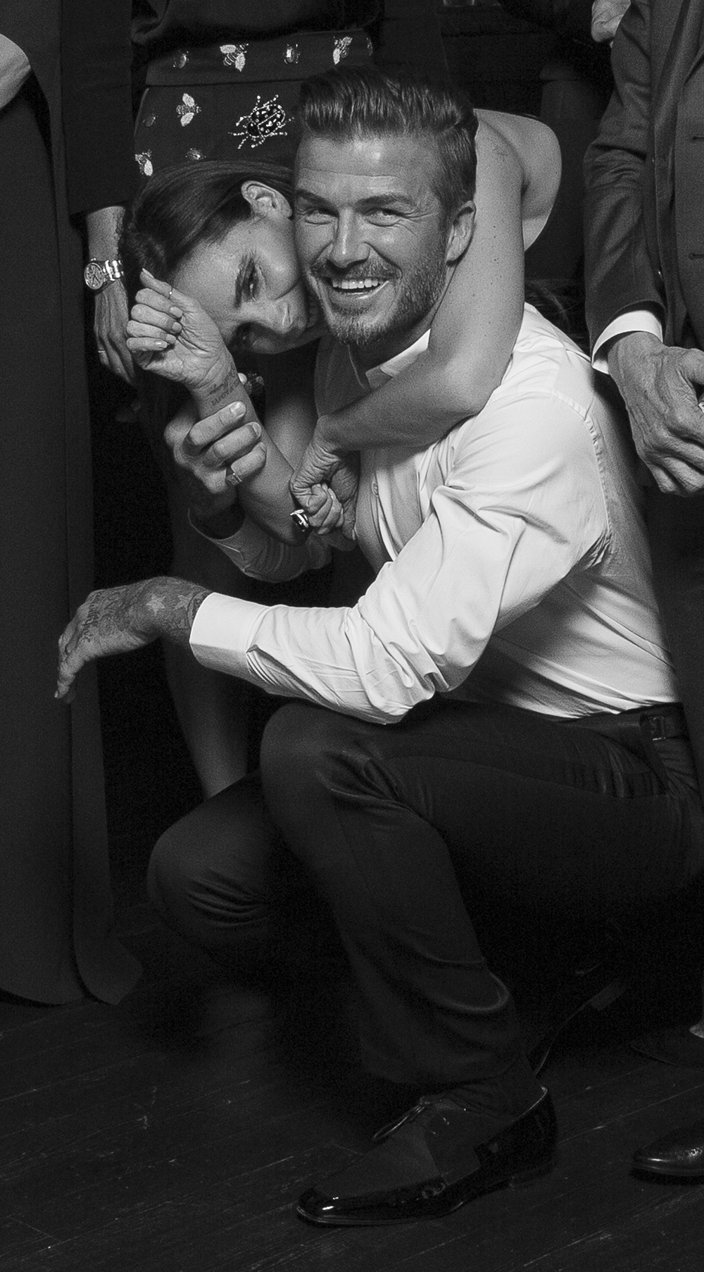 Vừa qua, bức ảnh Beckham được bà xã hôn má trong bữa tiệc giới thiệu sản phẩm mới của David Beckham mang tên Haig Club tại Scotland đã gây xôn xao cộng đồng mạng. Trong loạt hình mới tiết lộ về bữa tiệc này, nhiều khán giả tỏ ra thích thú với khoảnh khắc Victoria ôm chặt Beckham và cười hạnh phúc trong sự kiện. Tính đến nay, cả hai đã chung sống với nhau được 15 năm, và họ cũng vừa kỉ niệm tổ chức kỉ niệm ngày cưới của mình trong tháng 7 vừa qua.