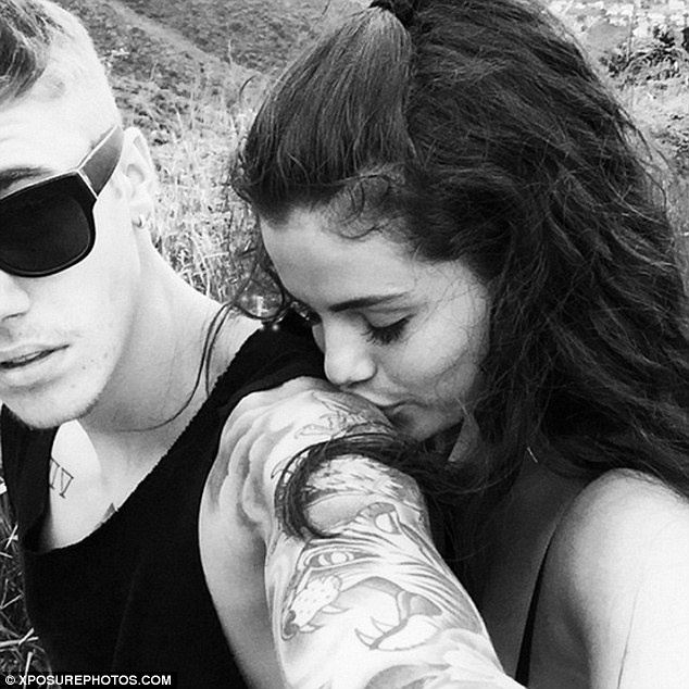 Selena lại vừa chia tay bạn trai Justin Bieber sau một thời gian ngắn tái hợp.
