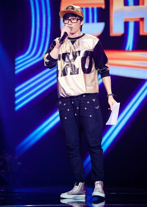 Thời gian gần đây, ngoài diễn hài và làm giám khảo, Hoài Linh còn thử sức với công việc dẫn chương trình. Vai trò MC đòi hỏi anh phải có sự mới mẻ về mặt hình ảnh. Đáng chú ý nhất là tại một tập của The Winner Is diễn ra vào cuối tháng 8/2014, Hoài Linh lên sân khấu với vai trò MC trong bộ đồ hip hop màu ánh kim – đen. 