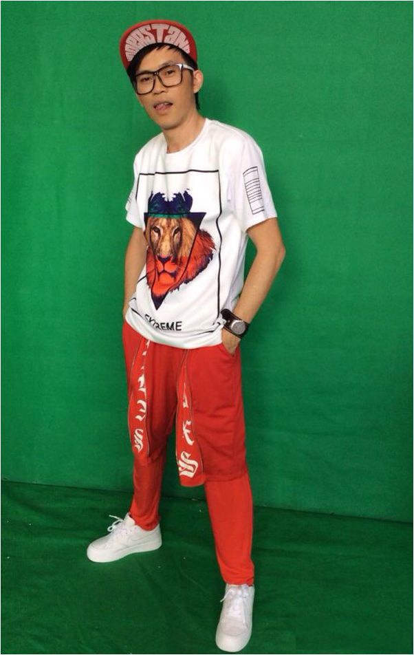 Trên trang cá nhân, Hoài Linh cũng tự hứa sẽ quay trở về với vẻ bình dị trước đây. Anh chia sẻ: 