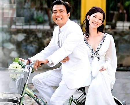 Kết hôn và ly hôn trong âm thầm: Sau vài mối tình không thành, tháng 8/2009, Xuân Lan bất ngờ lên xe hoa với phó đạo diễn Nguyễn Thành Nam dù trước đó họ chưa từng hé lộ về chuyện tình cảm. Khi được chia sẻ, Xuân Lan cho biết cô và Thành Nam quyết định kết hôn sau gần 1 năm quen biết. 