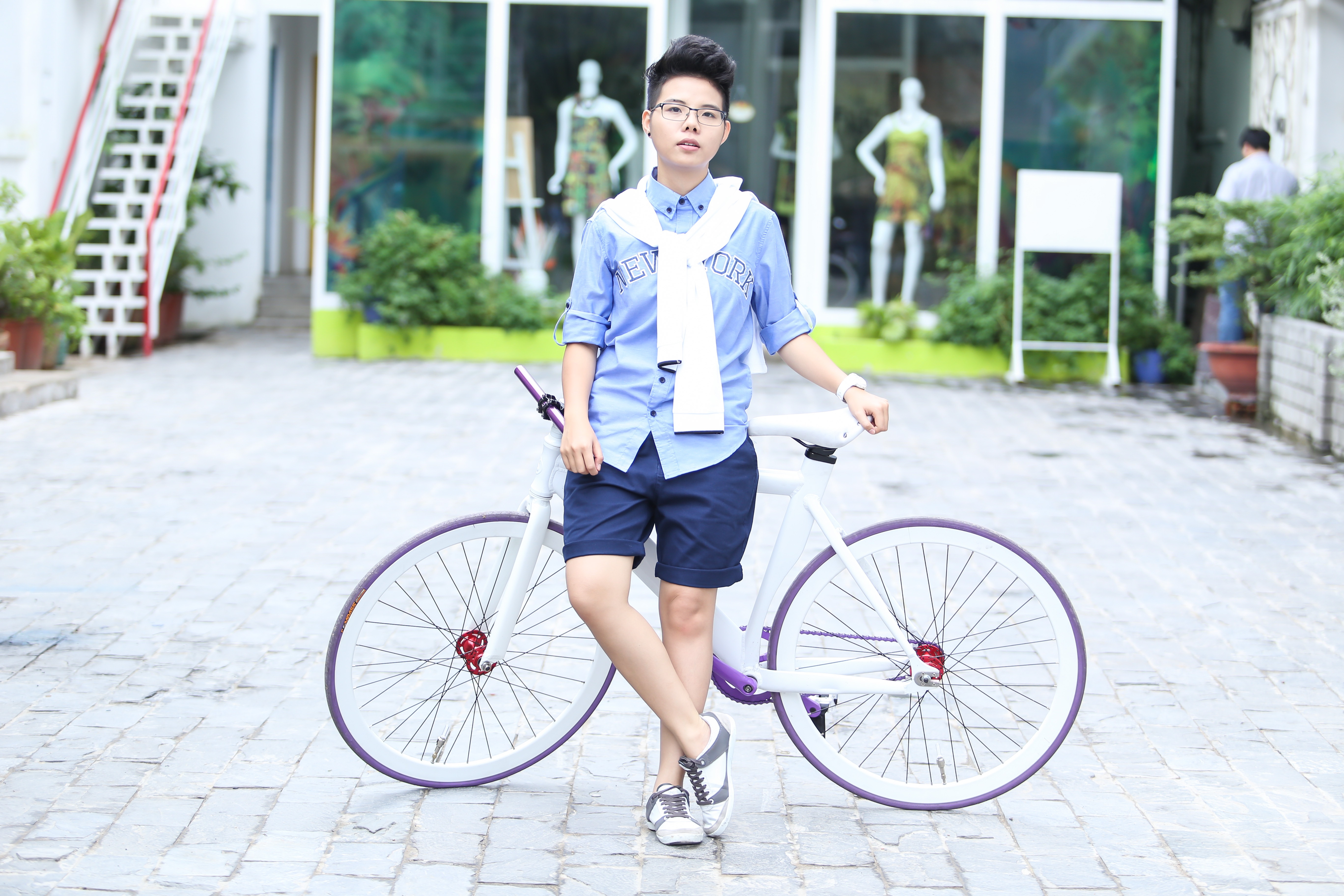 Vu Cat Tuong dien street style xuong pho dung chat tomboy hinh anh