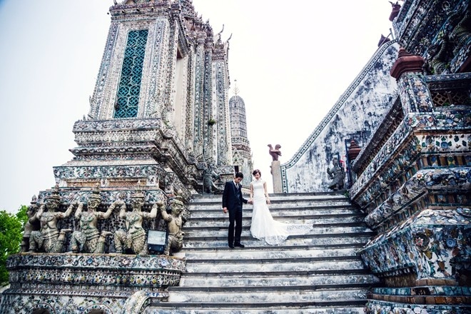 Cũng nhân chuyến du lịch Thái Lan hồi đầu năm, hot girl kiêm diễn viên Huyền Lizzie (tên thật là Minh Huyền) và chồng sắp cưới tên Hoàng quyết định chụp ảnh cưới tại đây.