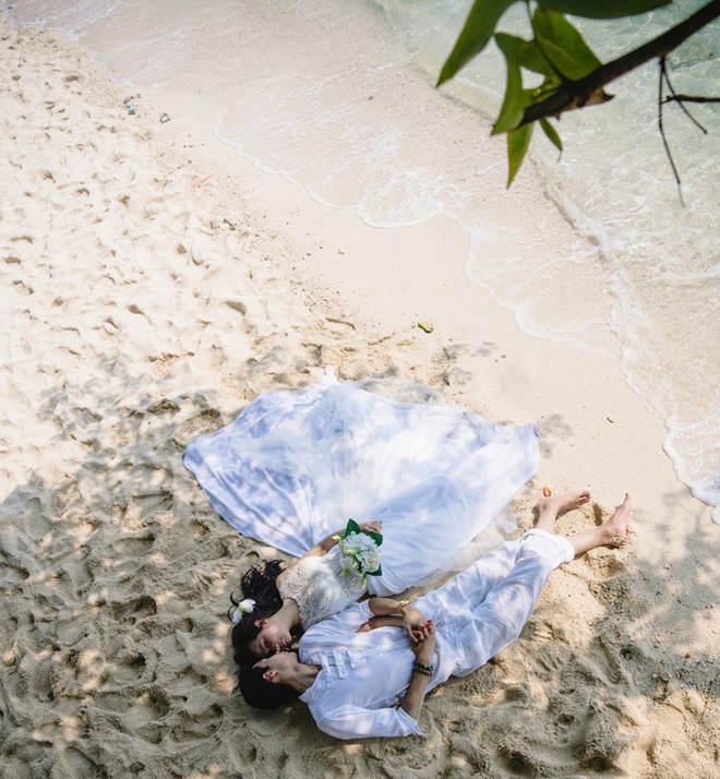  Để có được bộ ảnh ưng ý, Huyền Lizzie và bạn trai chọn nhiều bối cảnh đẹp như trên chùa, dưới bãi biển,… Nữ diễn viên của nhiều bộ phim truyền hình sau đó cũng chụp một bộ ảnh khác tại Đà Nẵng. Tháng 12 tới, đám cưới của Huyền Lizzie và bạn trai sẽ được diễn ra. 