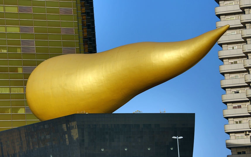 Tòa nhà Asahi Beer Hall ở Tokyo, Nhật Bản có một tác phẩm nghệ thuật không chỉ giống như “của quý” đàn ông mà còn bị cho rằng giống với tinh trùng.