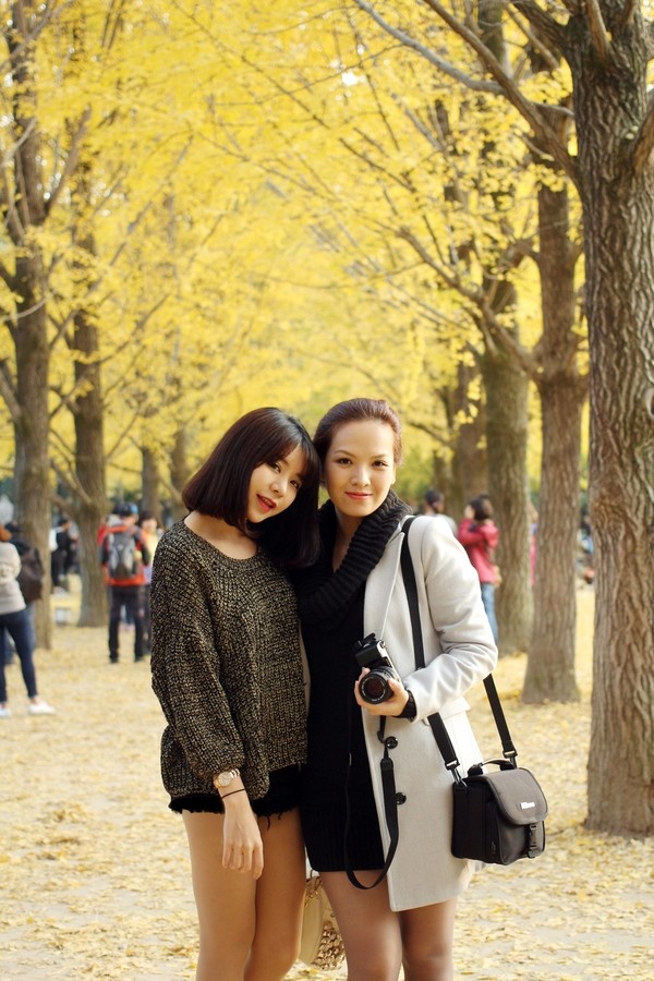 MC Đan Lê hiện tại đang có chuyến công tác ở Hàn Quốc, cô cũng tới đảo Nami để tận hưởng khung cảnh đậm chất mùa thu của xứ sở kim chi.