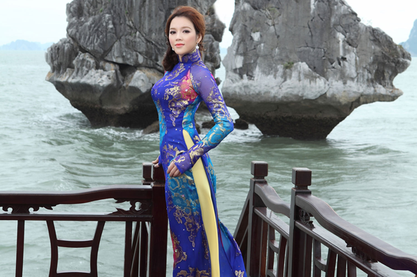 Vượt qua dư luận, từ tháng 9/2011 đến 9/2012, Lý Nhã Kỳ hoạt động khá hiệu quả với vai trò Đại sứ du lịch. Cô tích cực quảng bá du lịch Việt Nam đến bạn bè thế giới, đặc biệt là vận động bình chọn để Vịnh Hạ Long lọt vào 7 kỳ quan thiên nhiên mới của thế giới. 