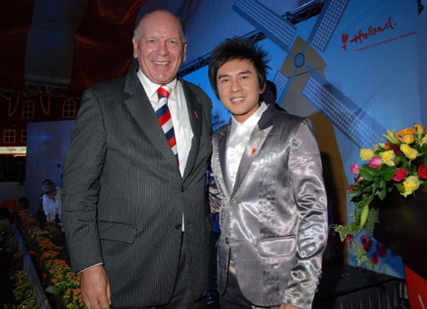 Với Đài Loan, Đan Trường từng đến đây biểu diễn nhiều lần, được khán giả đón nhận. Sau khi nhận chức vụ Đại sứ du lịch Hà Lan, nam ca sĩ Kiếp ve sầu thực hiện một phóng sự Dan Truong in Holland với nội dung giới thiệu văn hóa, lịch sử và kinh tế của Hà Lan. 