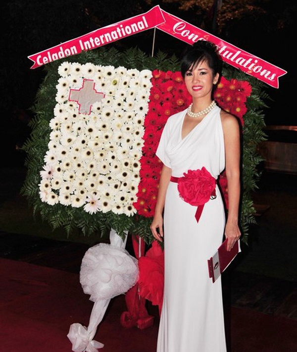 Cũng với thành tích ca hát dày dặn và hình ảnh trong sạch, tháng 9/2011 diva Hồng Nhung nhận chức vụ Tùy viên Văn hóa và Du lịch nước Cộng hòa Malta tại Việt Nam. Trong vai trò mới, “cô Bống” là người phát ngôn chính về văn hóa, du lịch của quốc đảo nằm giữa Địa Trung Hải. 