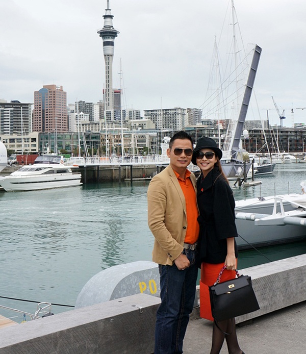 Đầu tháng 5 vừa qua, Jennifer Phạm cùng ông xã Đức Hải đến New Zealand khám phá đảo quốc nằm ở Nam Thái Bình Dương trong 8 ngày. Cô thăm thú nhiều địa điểm nổi tiếng như sông băng Tasman, dãy Southern Alps, các bảo tàng lịch sử, phim trường Chúa Nhẫn,… 