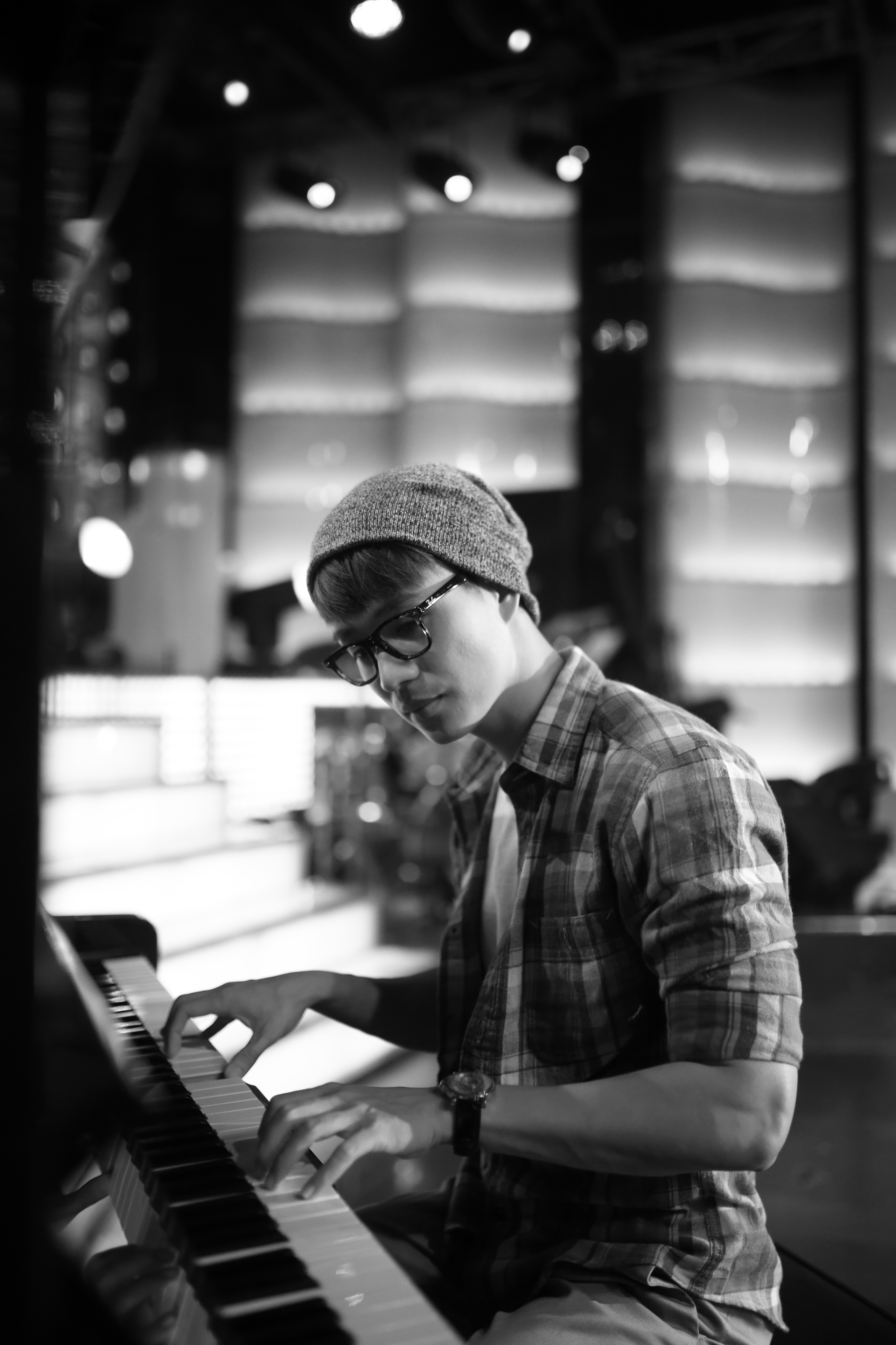 Chia sẻ về vai diễn điện ảnh đầu tay này, Thanh Tú cho biết: “Lần đầu thử sức với vai diễn nặng ký trong phim điện ảnh, Tú phải mất 3 tháng để nghiên cứu kịch bản. Vào vai Hoàng – một anh chàng đồng tính, Tú sẽ có rất nhiều cảnh diễn nội tâm và tâm lý rất phức tạp. Tú đang rất tâm đắc với vai diễn lần này. Tú bỏ rất nhiều tâm huyết để khán giả thấy một Thanh Tú hoàn toàn khác khi hóa thân thành nhân vật Hoàng”