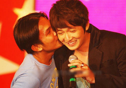 Bieu cam hai huoc cua sao Viet khi bat ngo bi cuong hon hinh anh