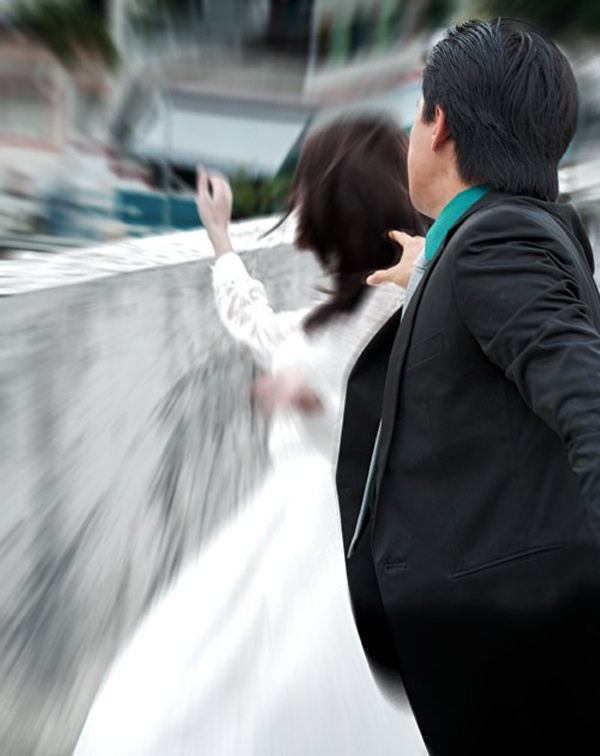  Đại đã đẩy ngã Nguyệt Lan từ tầng 15 tòa nhà xuống nhằm bịt miệng cô về vụ giết người trước đó. Bị sát hại, linh hồn Nguyệt Lan không thể siêu thoát, ở lại cõi trần và nhờ cậy Đức (Quốc Thái) – người chứng kiến cái chết của cô, để tìm lẽ phải cho mình. 