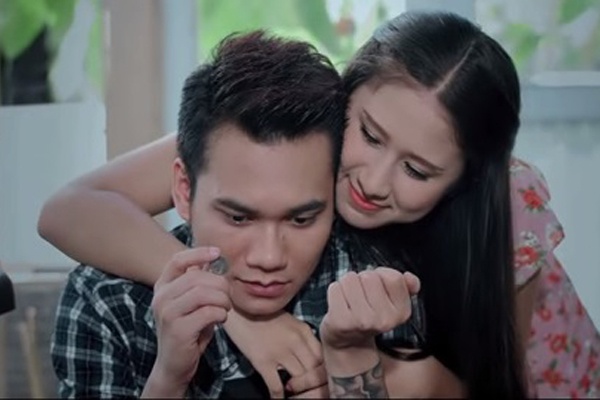 Em lam gi toi nay - Khac Viet hinh anh