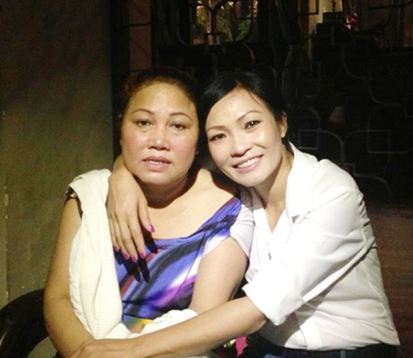 Năm ngoái, thông tin “họa mi núi rừng” Siu Black vỡ nợ và phải chạy trốn chủ nợ tràn lan trên mặt báo. Cựu giám khảo Vietnam Idol giải thích vì thất bại kinh doanh nhưng có tin đồn cô đánh bạc. Trước khó khăn của đàn chị, ca sĩ Phương Thanh đã đứng ra giúp đỡ, cô dàn xếp với các chủ nợ để Siu Black có thể đi hát kiếm tiền trả nợ. 