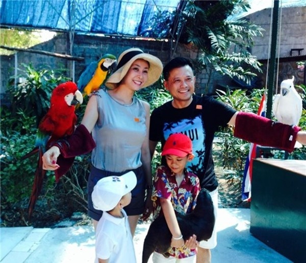 Hoa hậu Việt Nam 1992 Hà Kiều Anh vốn có sở thích du lịch với mục đích học hỏi thêm kiến thức và lối sống. Vài năm nay, cô ít tham gia các hoạt động showbiz mà thường xuyên đi công tác kết hợp du lịch cùng chồng – doanh nhân Huỳnh Trung Nam và hai cậu con trai Vương Khang – Vương Khôi. 