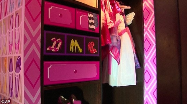 Phòng thay đồ và tủ quần áo là chi tiết không thể thiếu. 