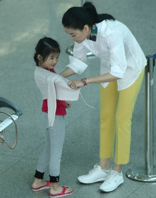 Con gái Bảo Tiên của diễn viên Trương Ngọc Ánh và  Trần Bảo Sơn có phần giản dị hơn các quý tử kể trên. 