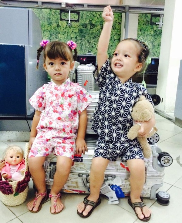 Cặp song sinh một trai một gái Tôm và Tép (tên gọi ở nhà) của diva Hồng Nhung gây ấn tượng với các fan của cô Bống nhờ vẻ dễ thương. 
