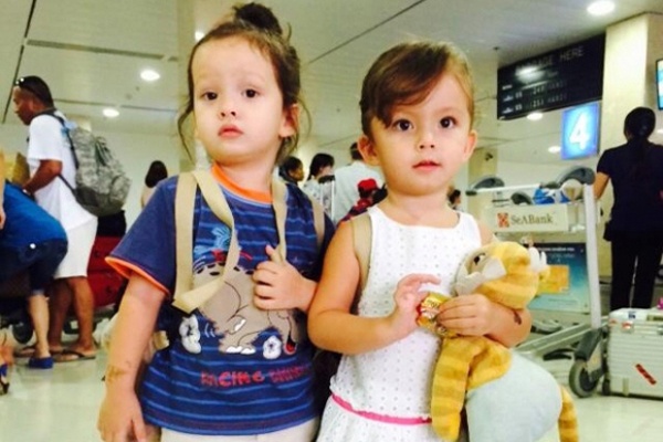 Thoi trang san bay cua nhoc ty showbiz Viet hinh anh