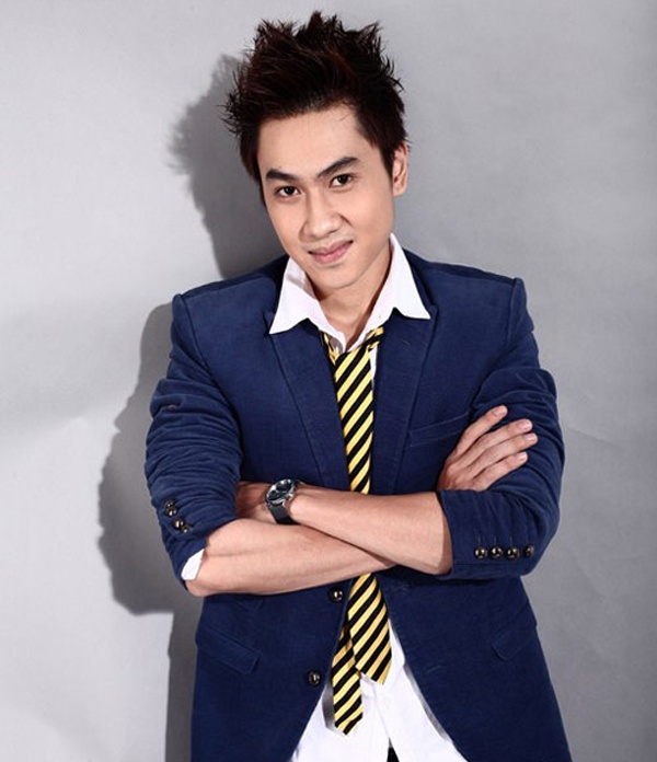 Đầu năm ngoái, một bài báo có đăng tải danh sách người tình của nam diễn viên, ca sĩ Tùng Lâm trong đó là những cái tên Bảo Anh, Văn Mai Hương, Kim Dung, Vũ Hoàng Điệp, Trà Ngọc Hằng,…  Cụ thể, Bảo Anh và Văn Mai Hương từng hẹn hò Tùng Lâm khi họ còn chưa nổi tiếng, còn mối tình với đôi bạn Vũ Hoàng Điệp và Trà Ngọc Hằng đều thoáng qua. 