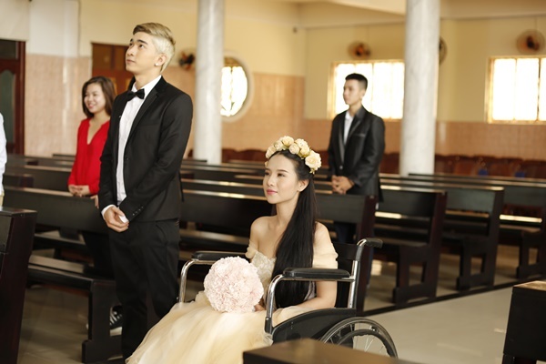 Cuối tháng 9 vừa qua, nam ca sĩ Chi Dân giới thiệu MV mới Sự thật sau một lời hứa do anh sáng tác và lên ý tưởng MV. Video ca nhạc là câu chuyện tình xen lẫn yếu tố viễn tưởng kể về một cặp đôi thanh mai trúc mã. 