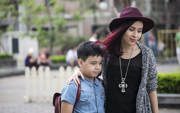 Sau một thời gian tập trung làm giám khảo Giọng hát nhí cùng chồng, mới đây Lưu Hương Giang trở lại bằng MV mới Những ngày đã qua. Được thực hiện như một bộ phim ngắn viễn tưởng, nội dung Những ngày đã qua xoay quanh một cậu bé (