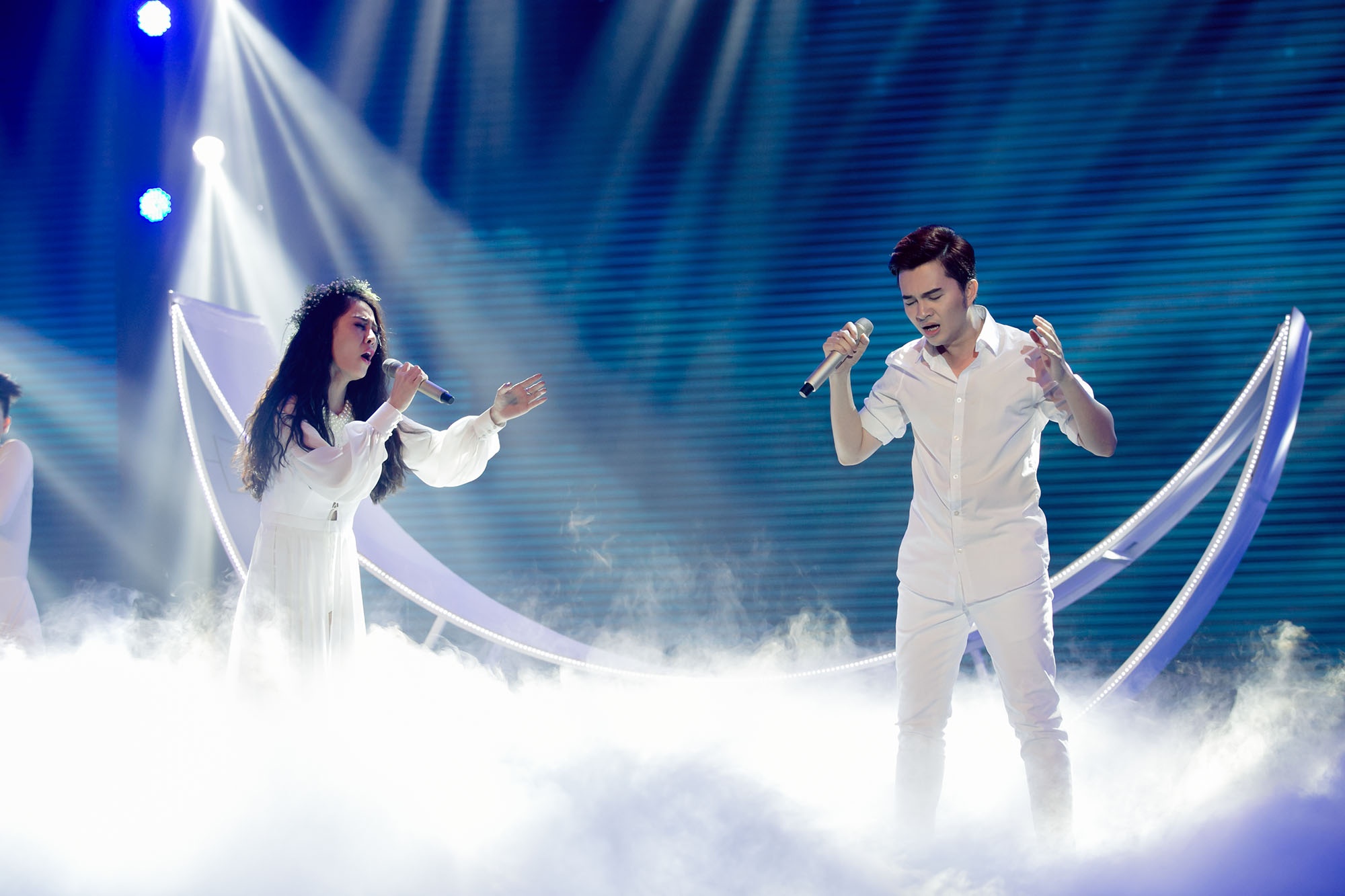 Bài hát này đã từng làm mưa làm gió trên các trang nghe nhạc bởi giai điệu nhẹ nhàng dễ đi vào lòng người. Trong phần thi của mình, ca sĩ Nam Cường và Quế Vân vừa hát vừa thể hiện những động tác múa đương đại ăn khớp với nhau tạo được cảm xúc sâu lắng cho khán giả.