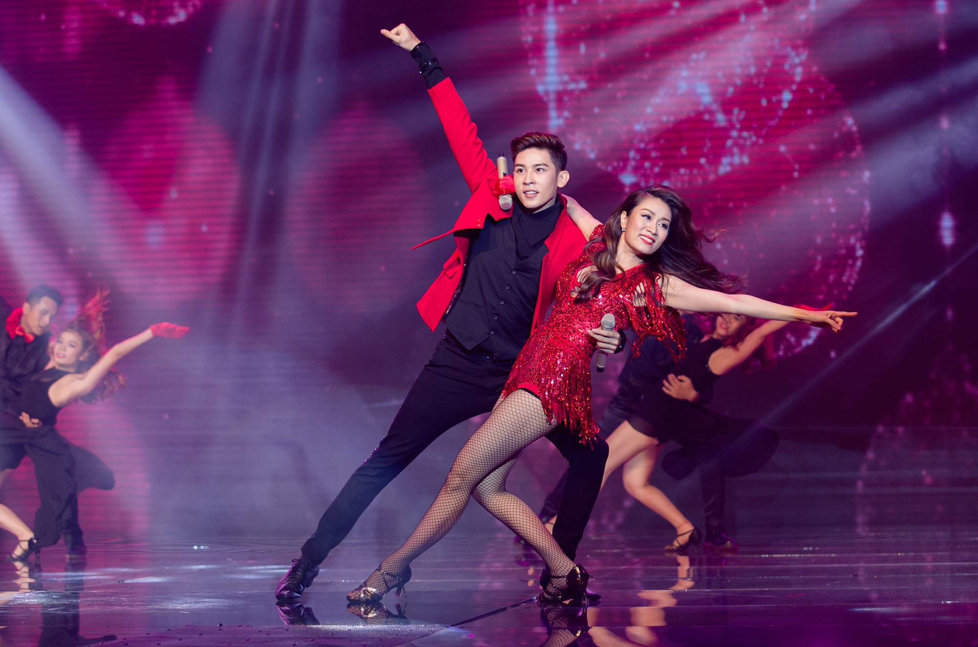 Minh Thư và Minh Trung tiếp tục gây sốt khi mang hit của ca sĩ Hồ Ngọc Hà và Noo Phước Thịnh lên sân khấu đêm thi là Em không cần anh và Gạt đi nước mắt được phối lại mới mẻ, sôi động. Cả hai đã cùng hát và nhảy điệu samba và chacha nhuần nhuyễn với nhau theo đúng nét trẻ trung và năng động của họ.