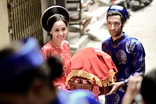 Năm 2012, khi cô bạn thân là người mẫu Hà Đăng (top 16 Elite Model Look 2010 của Italy) lên xe hoa, Mai Phương Thúy nhận lời giúp bê tráp cho họ nhà gái