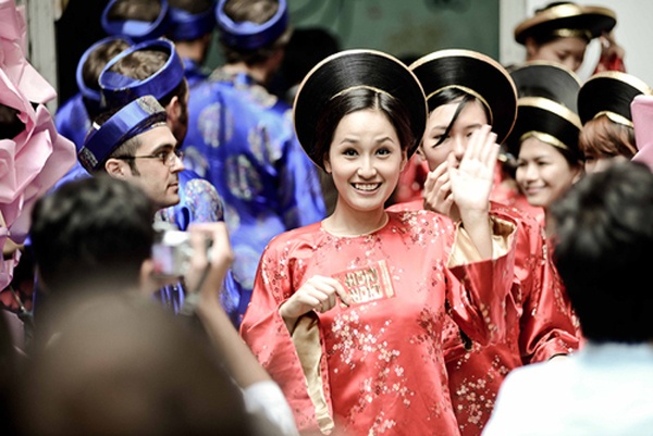 Đây là lần đầu tiên Hoa hậu Việt Nam 2006 đi bê tráp nên cô khá háo hức. Ngay sau lễ ăn hỏi của Hà Đăng, Mai Phương Thúy lại trở về Sài Gòn với công chuyện. Cũng trong đám cưới sau đó, Mai Phương Thúy đến giúp Hà Đăng với tư cách phù dâu. 