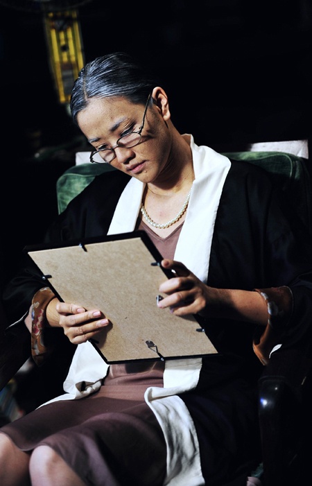 Đầu tháng 11 vừa qua, Maya tung ra MV mới Đừng buông tay em mà được cô thực hiện trước lúc mang bầu. Nội dung MV kể về đôi trai gái yêu nhau tha thiết nhưng bị chia lỳ vì chàng trai dính vào vòng lao lý. Cô gái mỏi mòn chờ đợi chàng trai, cho đến khi đã trở thành một bà lão, cô vẫn không nguôi nhớ về người yêu. 