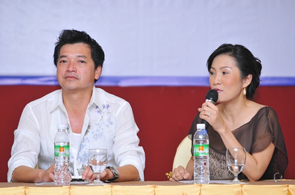 Họ vào vai vợ chồng của nhau trong suốt 40 tập phim dựa theo truyện ngắn Số đỏ của nhà văn Vũ Trọng Phụng. Cặp danh hài tỏ ra khá ưng ý về bộ phim cũng như vai diễn của họ. 