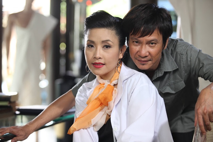 Bộ phim hài hước xen lẫn hành động Bay vào cõi mộng công chiếu dịp Tết 2013 có tới hai cặp vợ chồng tham gia đóng tuyến vai phụ. Đầu tiên là vợ chồng danh hài Kiều Oanh – Lê Huỳnh  khi chưa tan vỡ cùng cô con gái Whitney Huỳnh. 