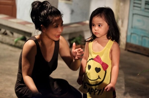 Kiều Oanh thể hiện nhân vật phụ là nhà khoa học nghiên cứu bệnh mộng du và “bệnh nhân đầu tiên” của cô do ông xã đóng. Họ là những điểm nhấn gây cười cho phim, nhưng ấn tượng hơn phải kể đến diễn xuất chân thật của cô bé Whitney Huỳnh nhận được sự yêu mến của khán giả.  Cô nhóc 4 tuổi vào vai em gái lém lỉnh của nữ nhân vật chính (Vĩnh Thuyên Kim). 