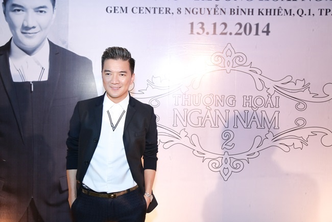 Mới đây, nam ca sĩ Đàm Vĩnh Hưng lập kỷ lục về giá vé liveshow qua đêm nhạc Thương hoài ngàn năm 2. Chỉ tung ra 800 vé với mức giá từ 2 triệu đến 5 triệu đồng, giọng ca Say tình không giấu tham vọng mang đến một liveshow được đầu tư đẳng cấp tương xứng với giá vé để dành cho những khán giả tuổi trung niên. 