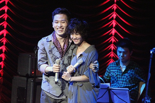 Đầu năm 2011, giọng ca nam quái tính Tùng Dương kết hợp với đàn em Lê Cát Trọng Lý làm  2 đêm nhạc Dương & Lý tại Hà Nội. Là đêm nhạc đầu tiên hai giọng ca cá tính thể hiện hit của người kia, sự kết hợp chưa rõ hiệu quả nhưng giá vé chương trình đưa ra khá cao, 3 triệu đồng/ vé VIP, hạng còn lại cũng dao động 1 – 1,5 triệu đồng. 