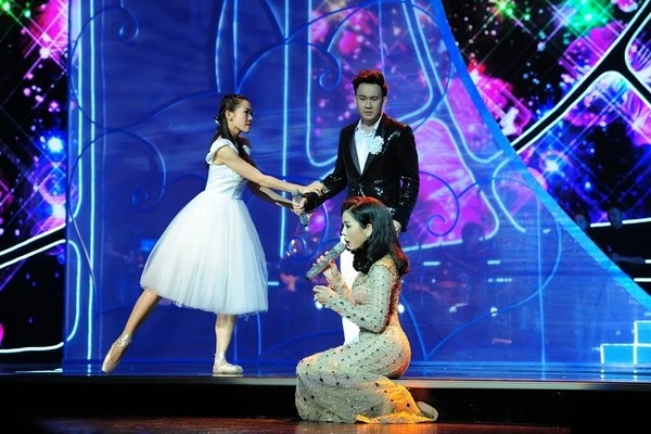 Với 5 phần của chương trình, Lệ Quyên tái hiện lại quãng thời gian 15 năm, trải qua nhiều dòng nhạc khác nhau với nhiều ca khúc làm nên tên tuổi cô. Tháng 4 vừa qua, Lệ Quyên cho phát hành DVD sau 5 tháng làm hậu kỳ, sau đó cô cũng mang Q Show đến khán giả kiều bào ở Mỹ nhưng thú nhận chương trình sẽ không thể hoành tráng như ở quê nhà vì kinh phí hạn hẹp. 