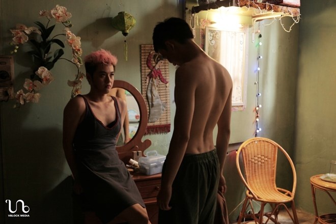 Dốc sức lực cho nhân vật có số phận phức tạp cũng như đấu tranh tâm lý nặng nề, Thanh Duy chia sẻ anh phải mất một năm để thoát khỏi sự ám ảnh và nỗi buồn mà vai diễn mang lại. Sau khi trở về Sài Gòn, bạn bè nam ca sĩ thấy anh trầm tính hẳn. Dù chưa nhiều kinh nghiệm diễn xuất nhưng màn thể hiện của Thanh Duy nhận được nhiều lời khen ngợi. Đập cánh giữa không trung tham dự nhiều liên hoan phim quốc tế cũng được giới chuyên môn đánh giá cao. 