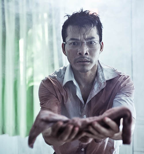 Không khí tăm tối của phim khiến chồng cũ Trương Ngọc Ánh cũng phải “lạnh gáy”. Trần Bảo Sơn tiết lộ trong thời gian quay phim, anh phải bật đèn sáng suốt đêm khi ngủ. Sau khi bộ phim hoàn thành, anh phải ra nước ngoài du lịch một tuần để “thoát” khỏi nhân vật, cân bằng trở lại.