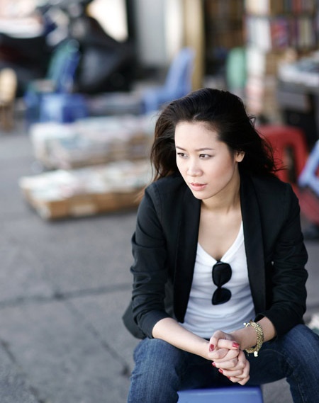 Một trong số đó là cảnh nhân vật Kat tự tử trong nhà tắm. Vào thời điểm đó, cô đang mang thai tháng thứ 3 nên khá căng thẳng khi quay. Hoa hậu chia sẻ: “Tâm trạng của người mang bầu vốn dĩ đã thất thường trong khi mình lại phải cố gắng đặt mình vào vị trí của nhân vật, cảm nhận nỗi đau của họ, sự bế tắc của họ đâm ra sau cảnh quay tâm trạng của tôi rất nặng nề. Phải đến vài ngày sau mới dứt ra được”.