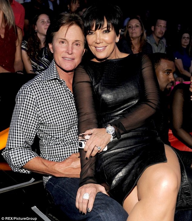 Kris Jenner – mẹ của Kim Kardashian ly dị người chồng thứ hai là doanh nhân Bruce Jenner vào năm 2013, sau một thời gian dài chung sống. 
