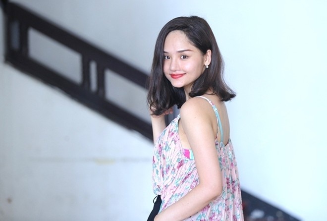 Đầu tháng 11 vừa qua, nữ ca sĩ kiêm diễn viên Miu Lê xuất hiện sau một thời gian dài vắng bóng với nhan sắc khá lạ lẫm. 