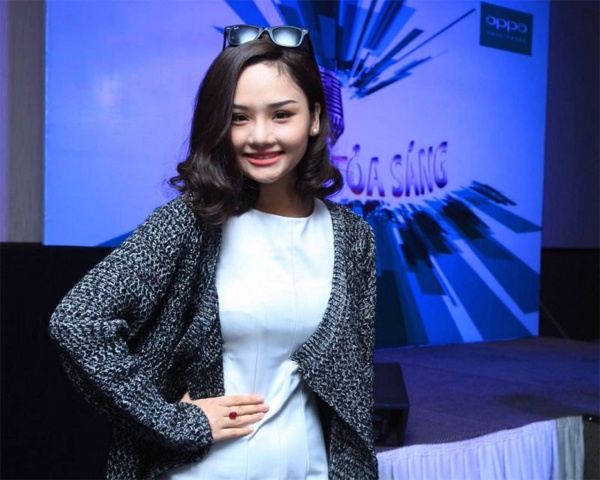 Tuy nhiên trong cuộc phỏng vấn với Zing, Miu Lê cho biết cô chỉ “dao kéo” chiếc mũi, còn lại đều là “hàng thật”. Ngôi sao trẻ cũng không muốn đề cập nhiều đến chuyện thẩm mỹ nhưng nếu có ai hỏi, cô sẵn sàng gật đầu thừa nhận. 