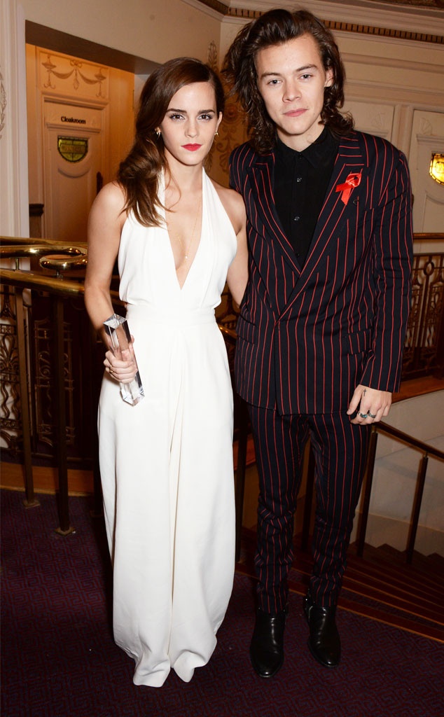 Tối hôm 1/12 tại London, Anh đã diễn ra lễ trao giải British Fashion Awards với sự tham gia của các nhân vật nổi tiếng trong làng thời trang cũng như giải trí của xứ sương mù. Tại đây, thành viên Harry Styles của nhóm nhạc One Direction có nhiệm vụ giới thiệu nữ diễn viên trẻ Emma Watson lên nhận giải British Style Award (Phong cách Anh).